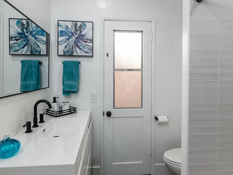 6135 Wilkinson Ave — Photo 21
