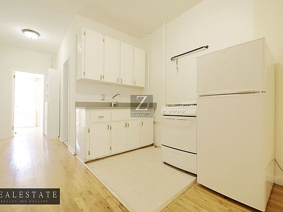 5th image of 298 15th St #1
