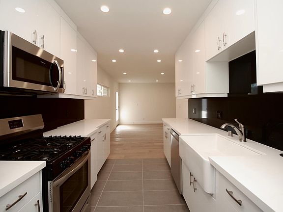 3rd image of 14620 Dickens St #12