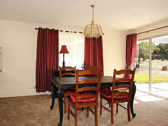 4th image of 102 Mesa Verde Ln