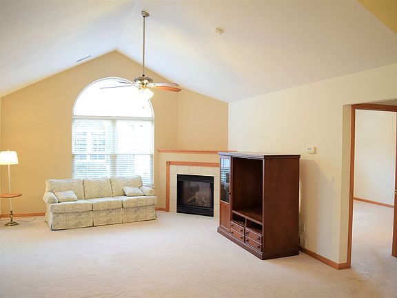 5th image of 104 River Glen Dr NE