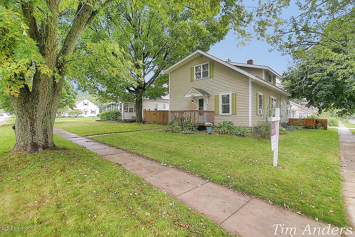 254 E Main St photo 1