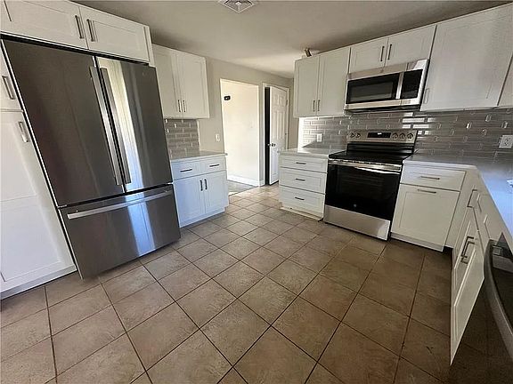 4th image of 76 Lake St #74