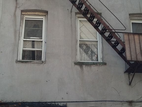 3rd image of 271 Van Brunt St