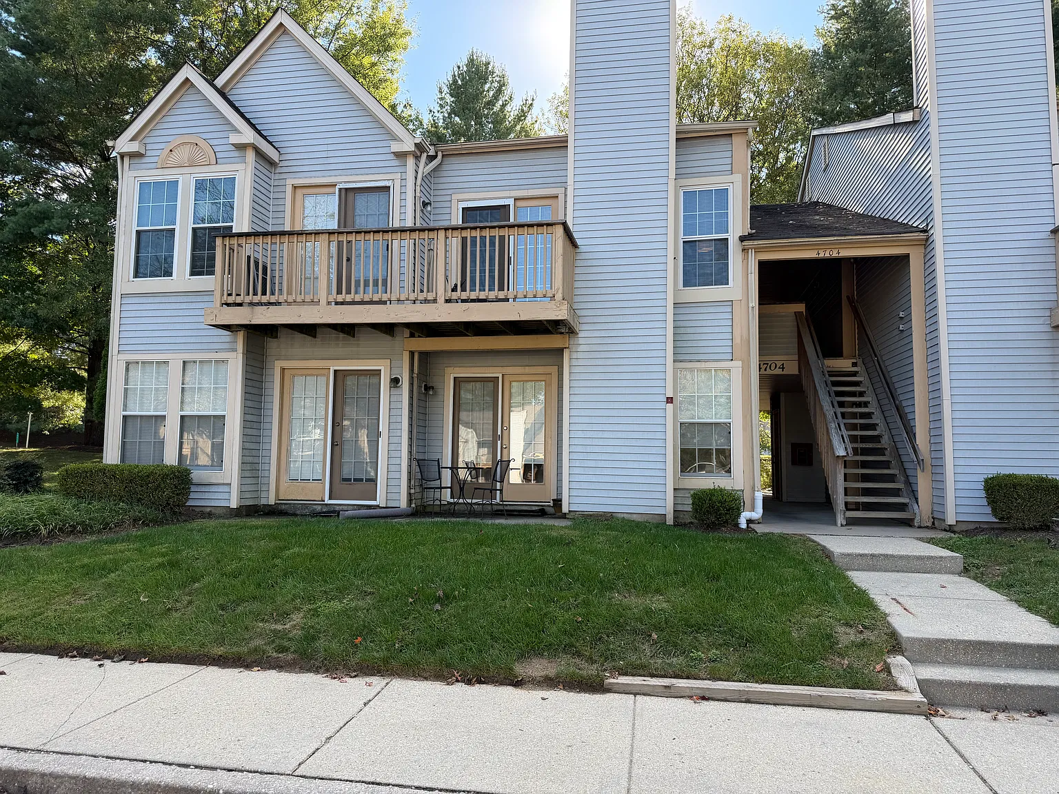 2 bed, 859 sqft, $1,900 — Photo 1