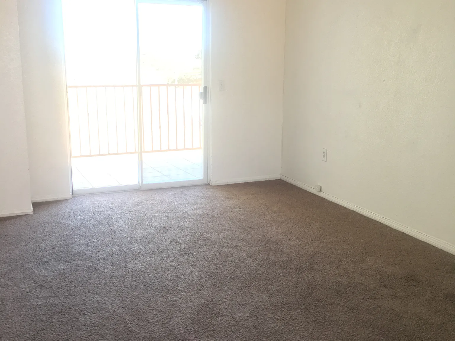 2 bed, 700 sqft, $1,100 — Photo 2