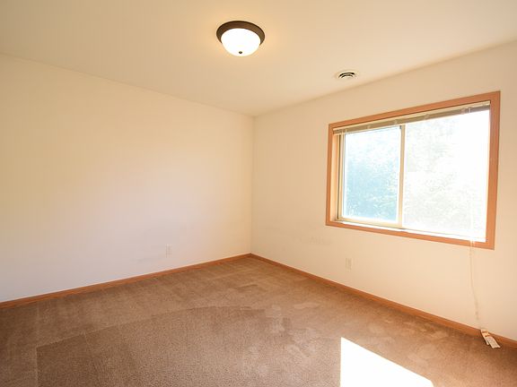 5th image of 701 S Victory Dr APT 9