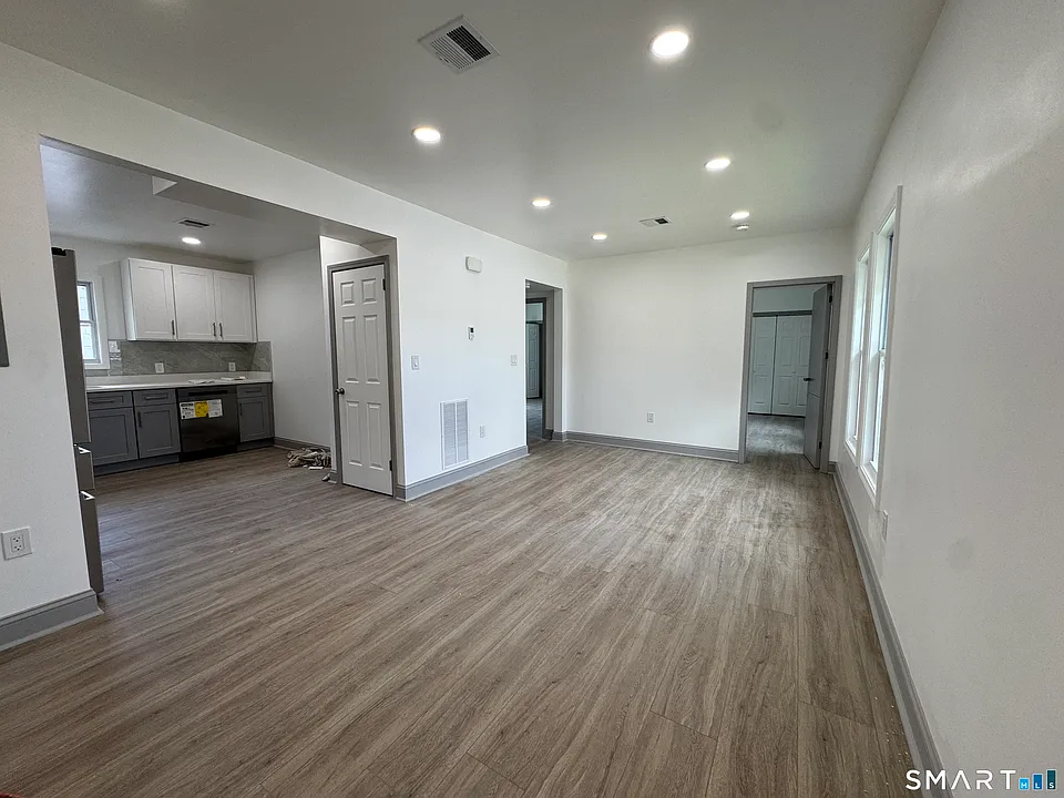 128 Jewett St #2