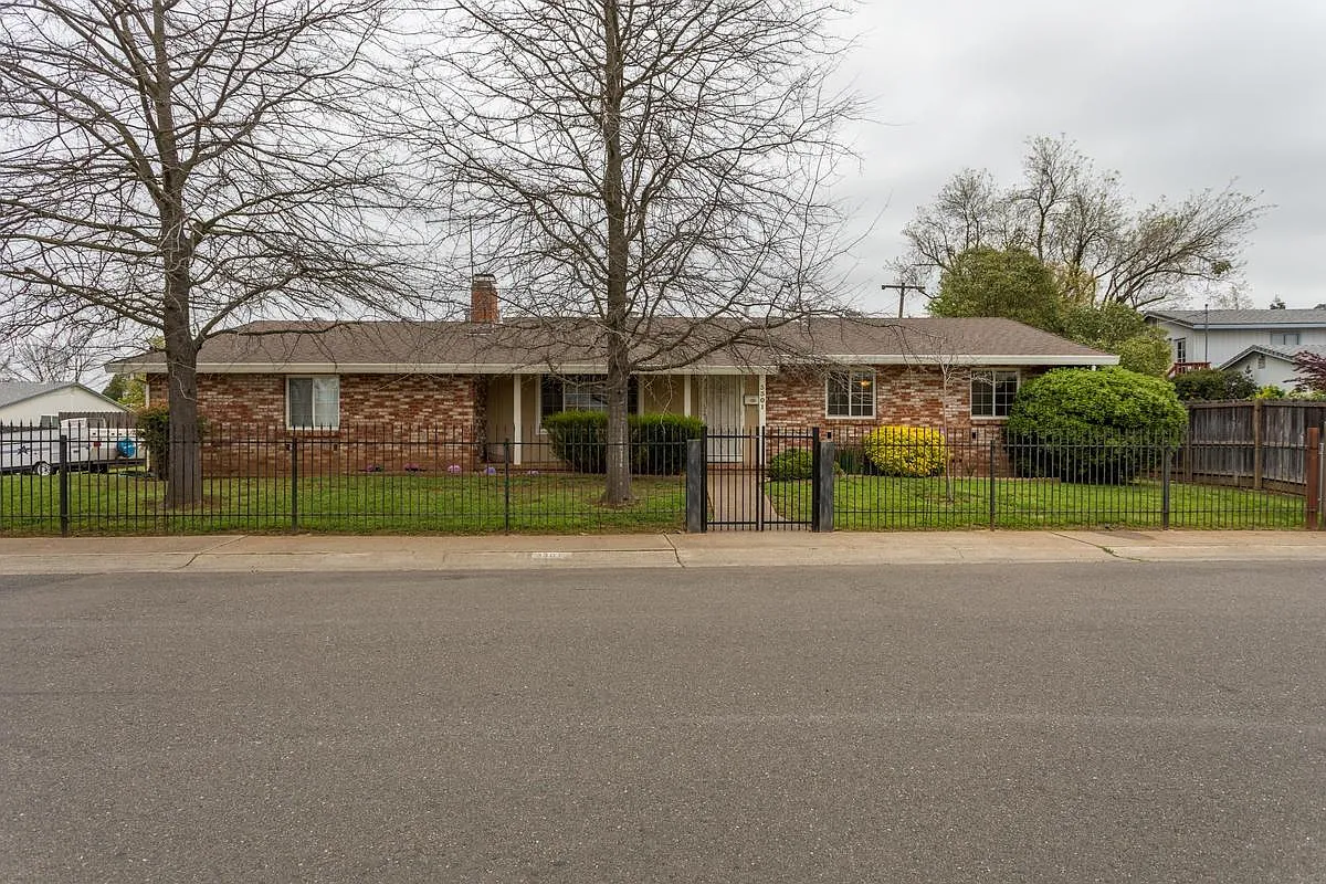 3301 Jupiter Dr photo 1