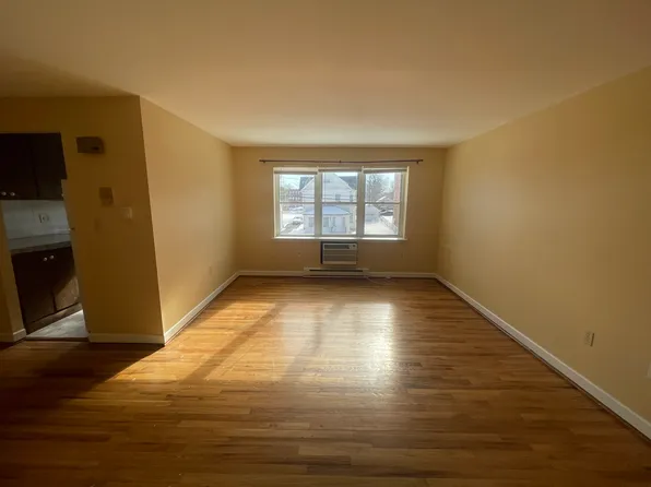 24 Merrill St #B, Hartford, CT 06106