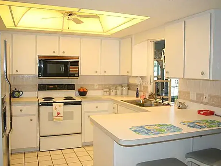 2583 Oberon Rd — Photo 2