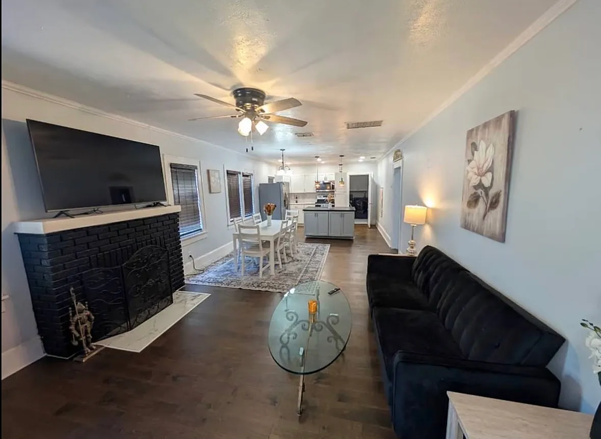 3 bed, 1184 sqft, $2,600 — Photo 3