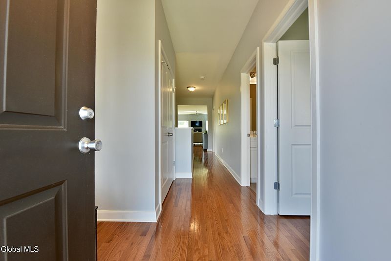4th image of 3 Essex St