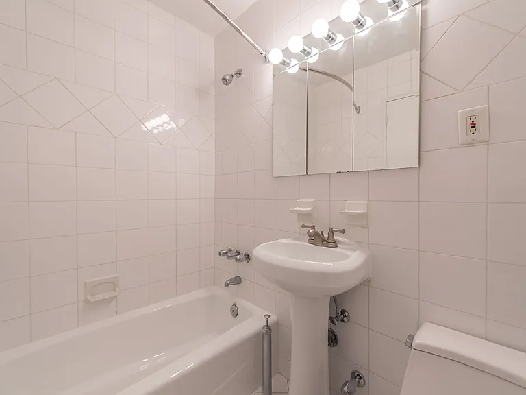 420 E 80th St #5H — Photo 8