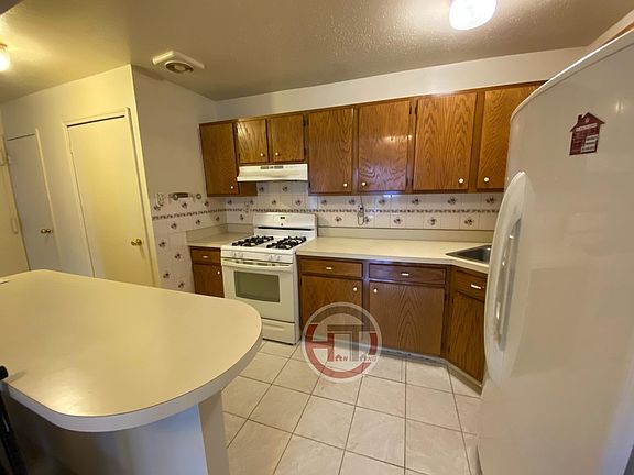 4th image of 899 Prospect Ave #C