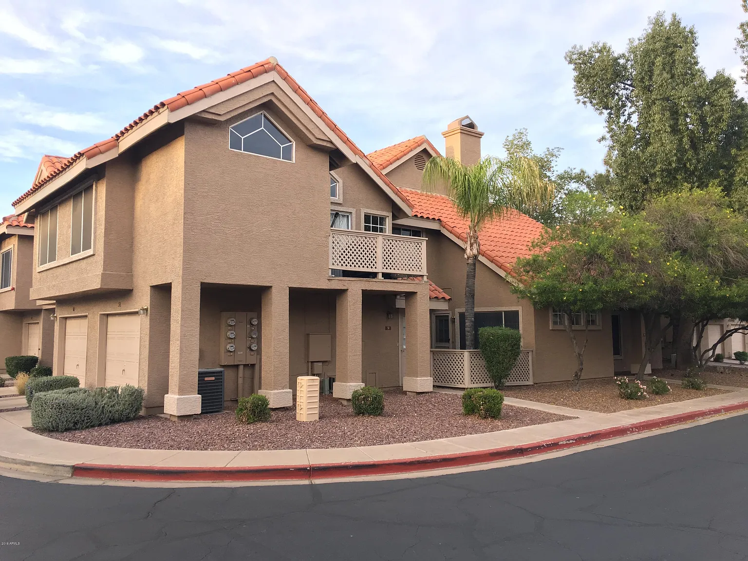 2 bed, 2.0 bath, 890 sqft, $2,350 — Photo 2