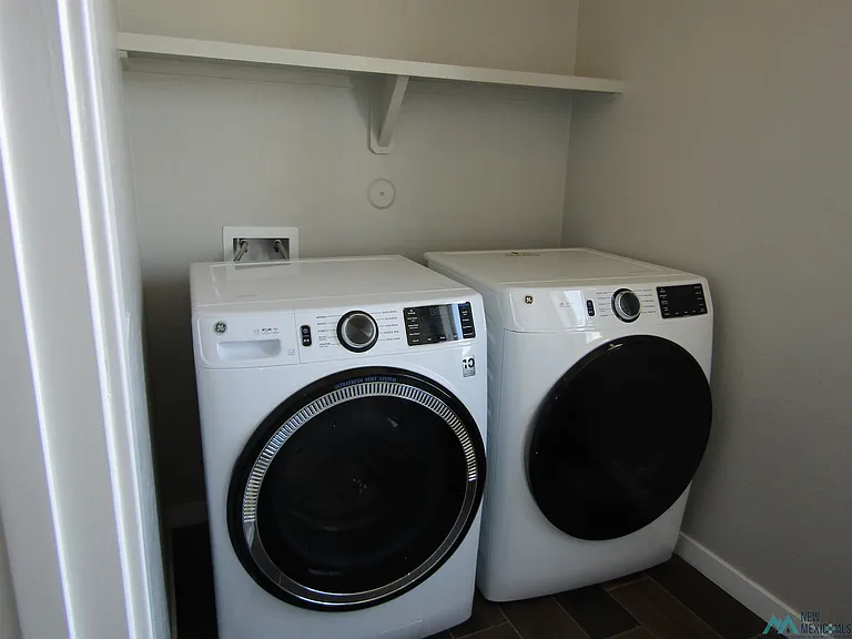 2404 W Briscoe Ave — Photo 13