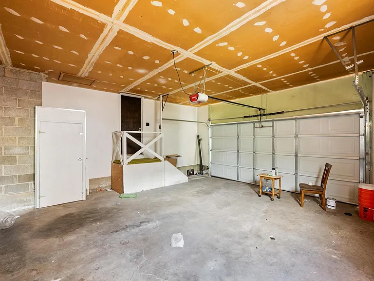 905 W 6th Ave — Photo 46