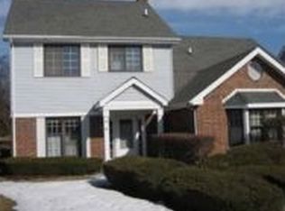 4 Hastings Ln, Lincolnshire, IL