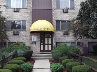 442 Inland Dr, Wheeling, IL 60090