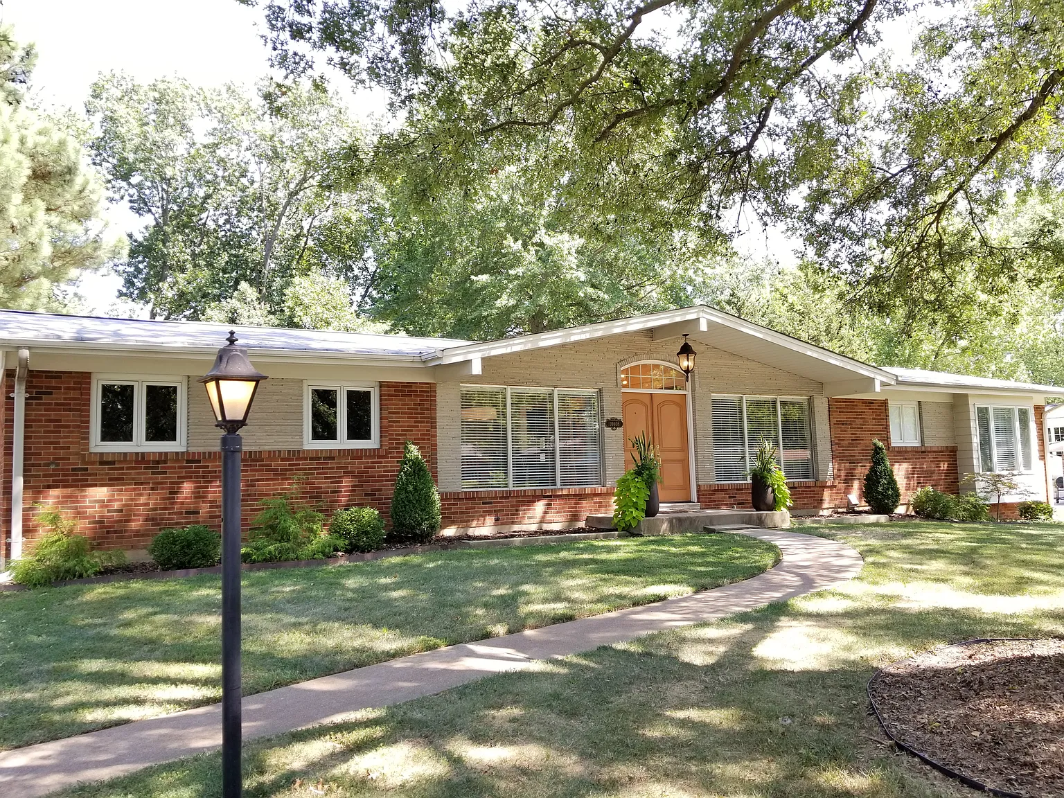 10608 Roxanna Dr photo 1