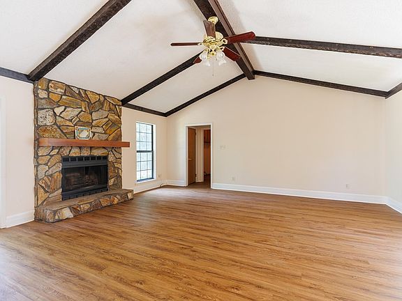 5th image of 2211 S Sherwood Dr
