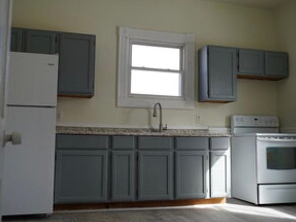 2nd image of 1028 Halifax St