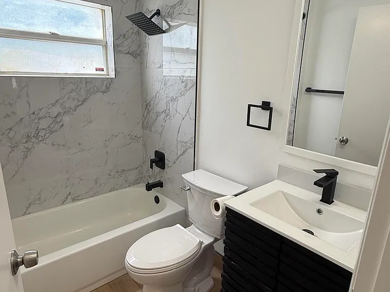 6249 Foster St — Photo 9