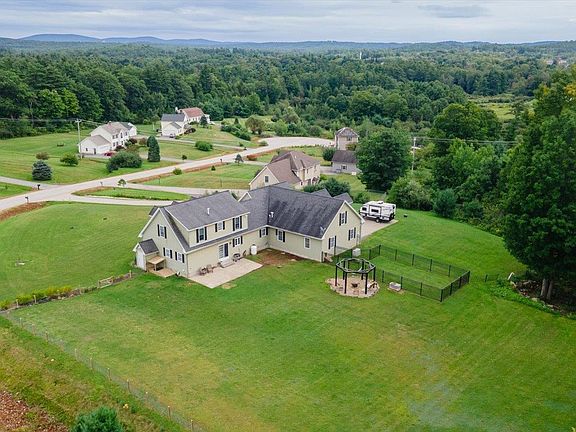 3rd image of 56 Lord View Drive