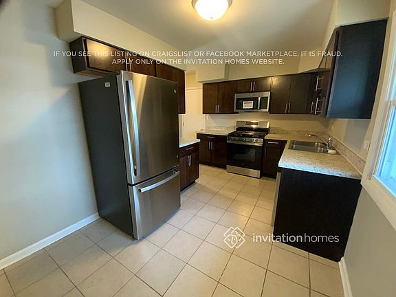 5th image of 906 E Sayles Dr