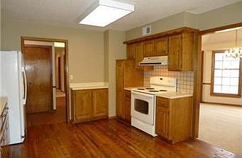 4th image of 218 E 107th St