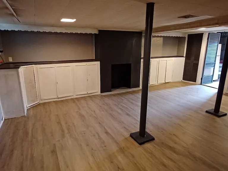2207 Whittier Ave — Photo 1