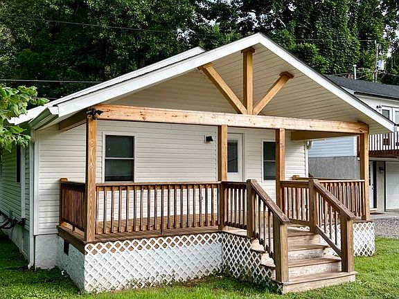 2nd image of 27 Summit Lake Ln