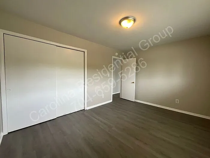 4928 Malibu Dr — Photo 9