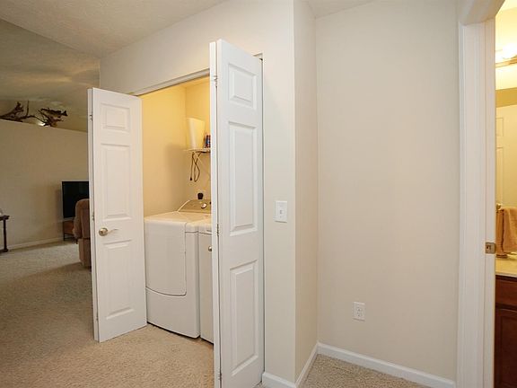 5th image of 7 Jerri Ct