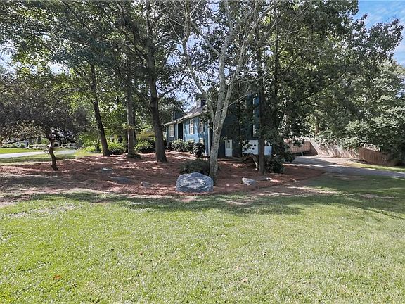 3rd image of 1940 McEachern Manor Dr SW