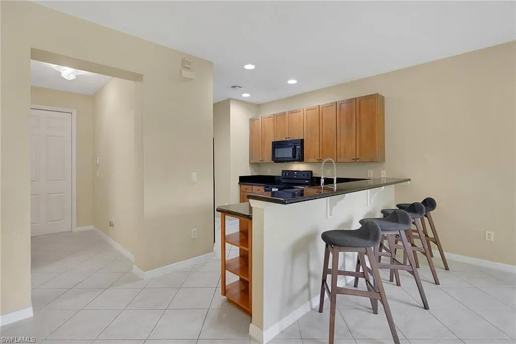 3 bed, 2.5 bath, 1596 sqft, $1,950 — Photo 3