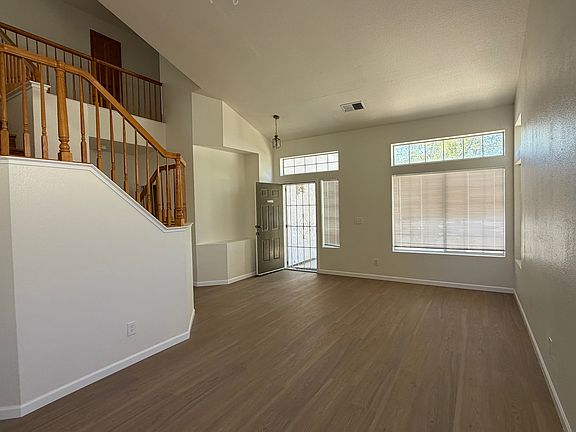 4th image of 2336 Woodhill Dr