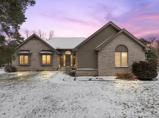 1860 Loon Lake Rd, Wixom, MI 48393