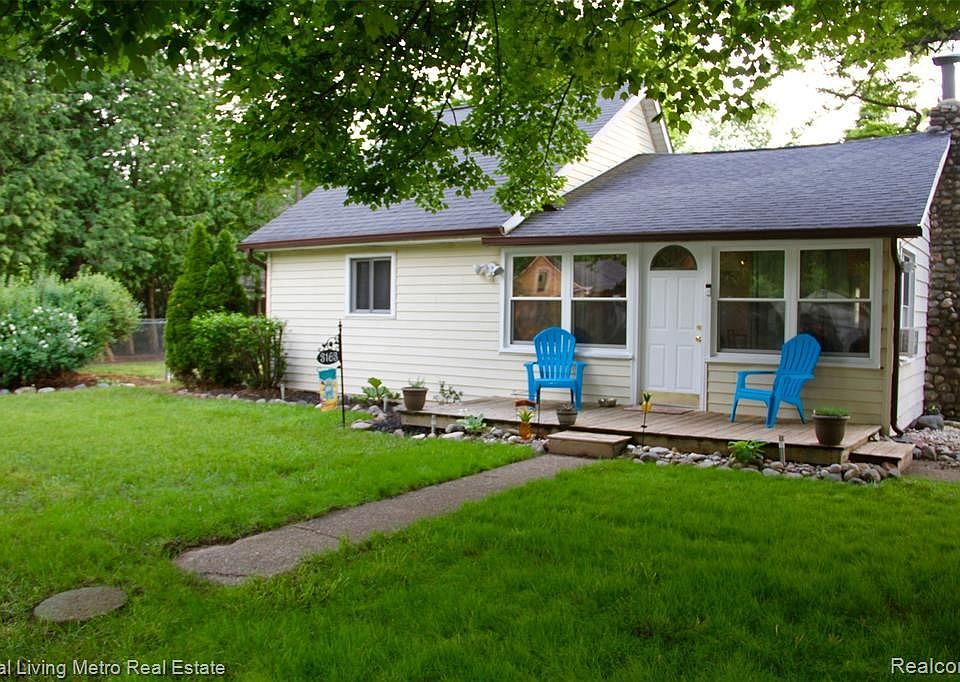 1st image of 3163 Brisbane St