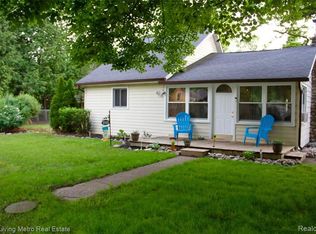 3163 Brisbane St, Walled Lake, MI 48390