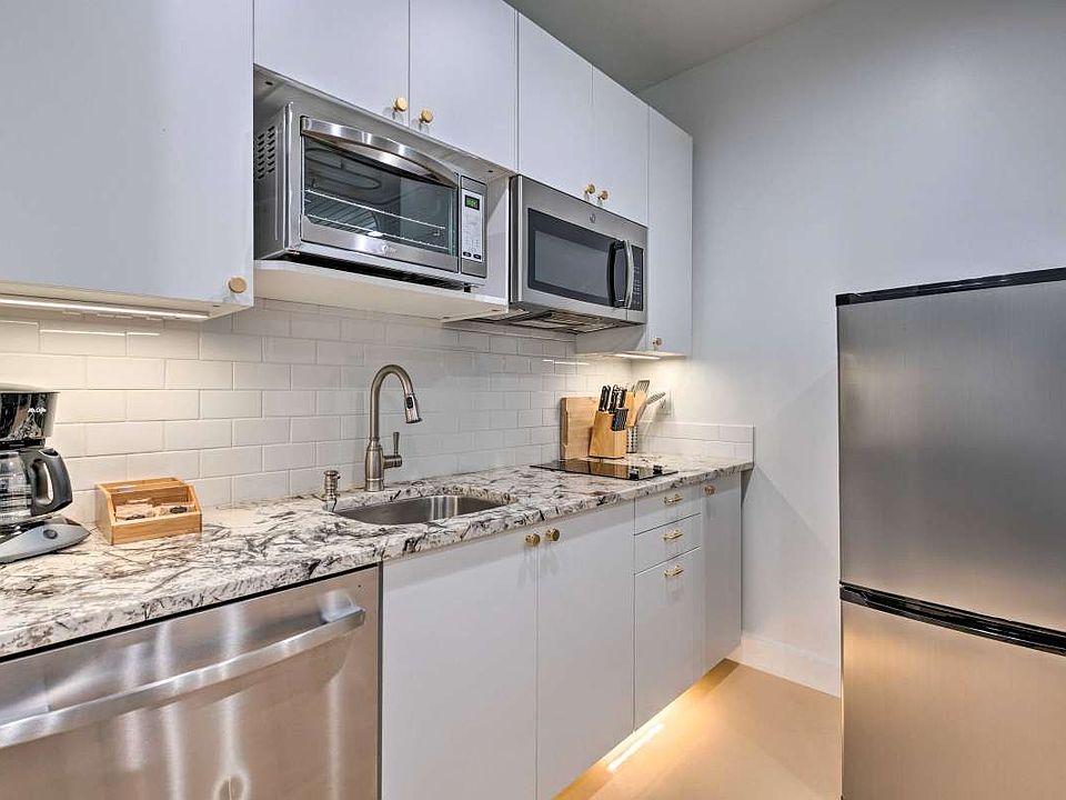1st image of 2324 S Green St #U4