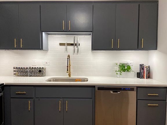 3rd image of 1511 Balmoral Ave #1N