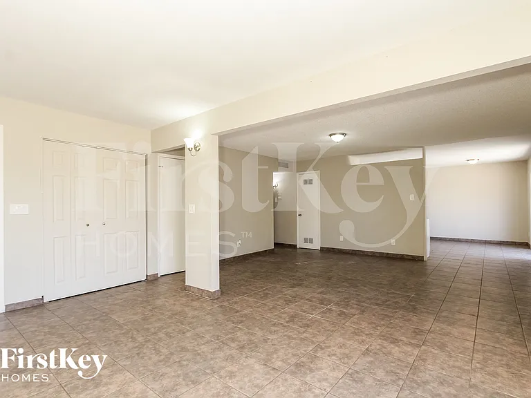 13857 N 48th Ave — Photo 4