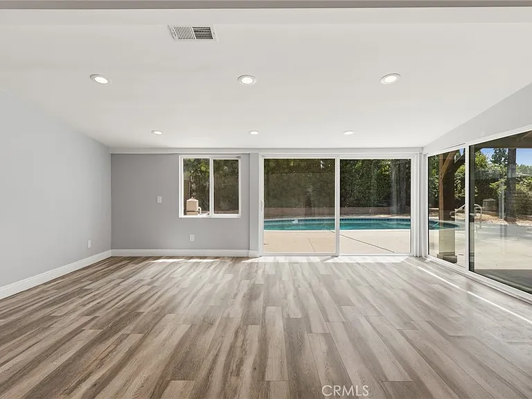 9754 Yolanda Ave — Photo 16