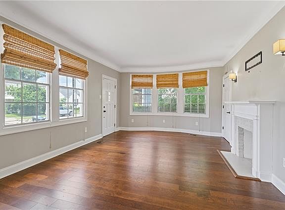 4th image of 824 Weiblen Pl
