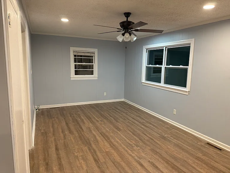 138 Whitman Cir — Photo 8