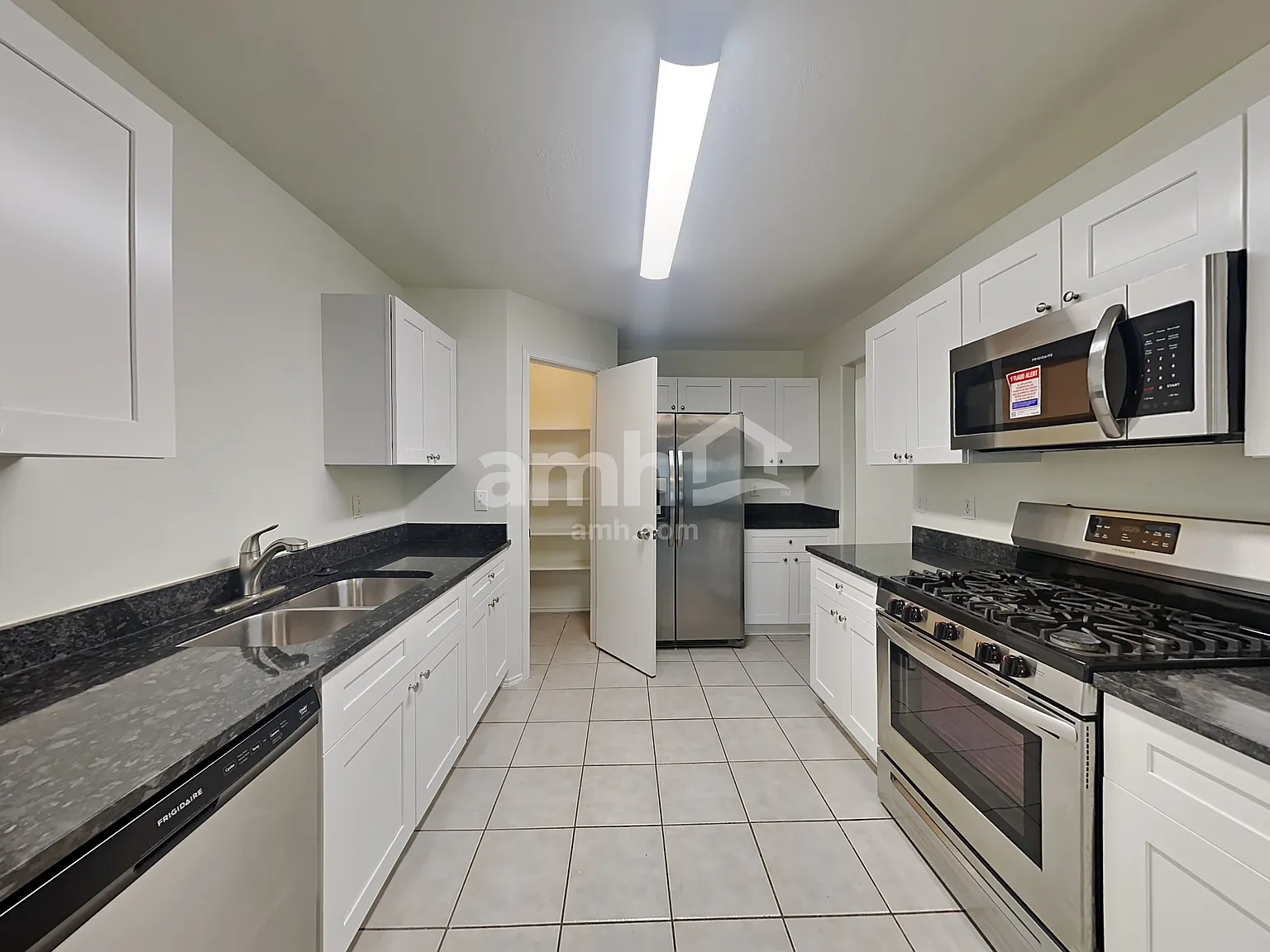 3 bed, 2.5 bath, 2146 sqft, $2,030 — Photo 3