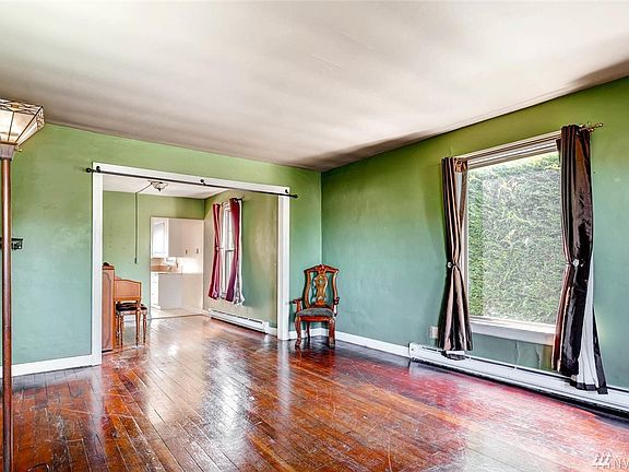 4th image of 2715 Virginia Ave #A