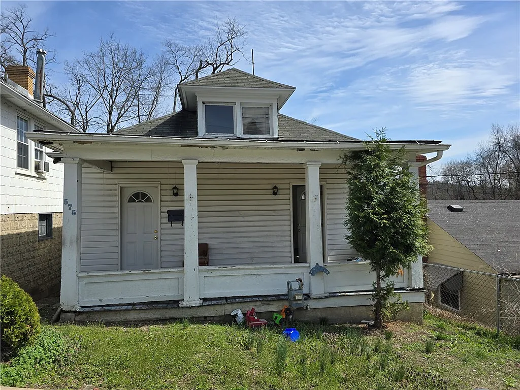 575 Isabella Ave N photo 1